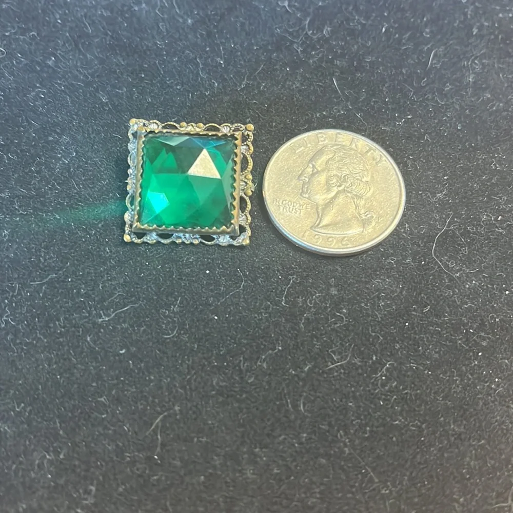 Antique C Clasp Brooch With Dark Green Multifaceted Center - Picture 3 of 5